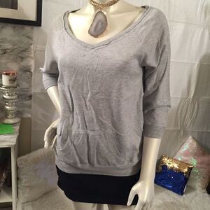 L.e.i lite weight pocket sweatshirt! Soft inside!